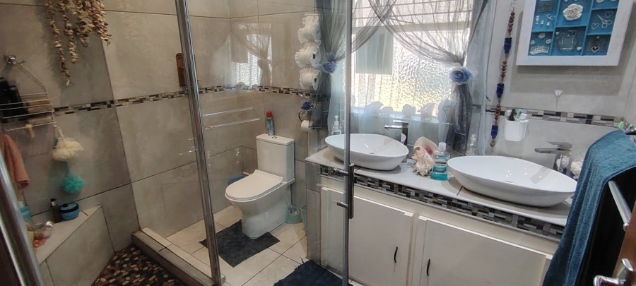 3 Bedroom Property for Sale in Flamwood North West